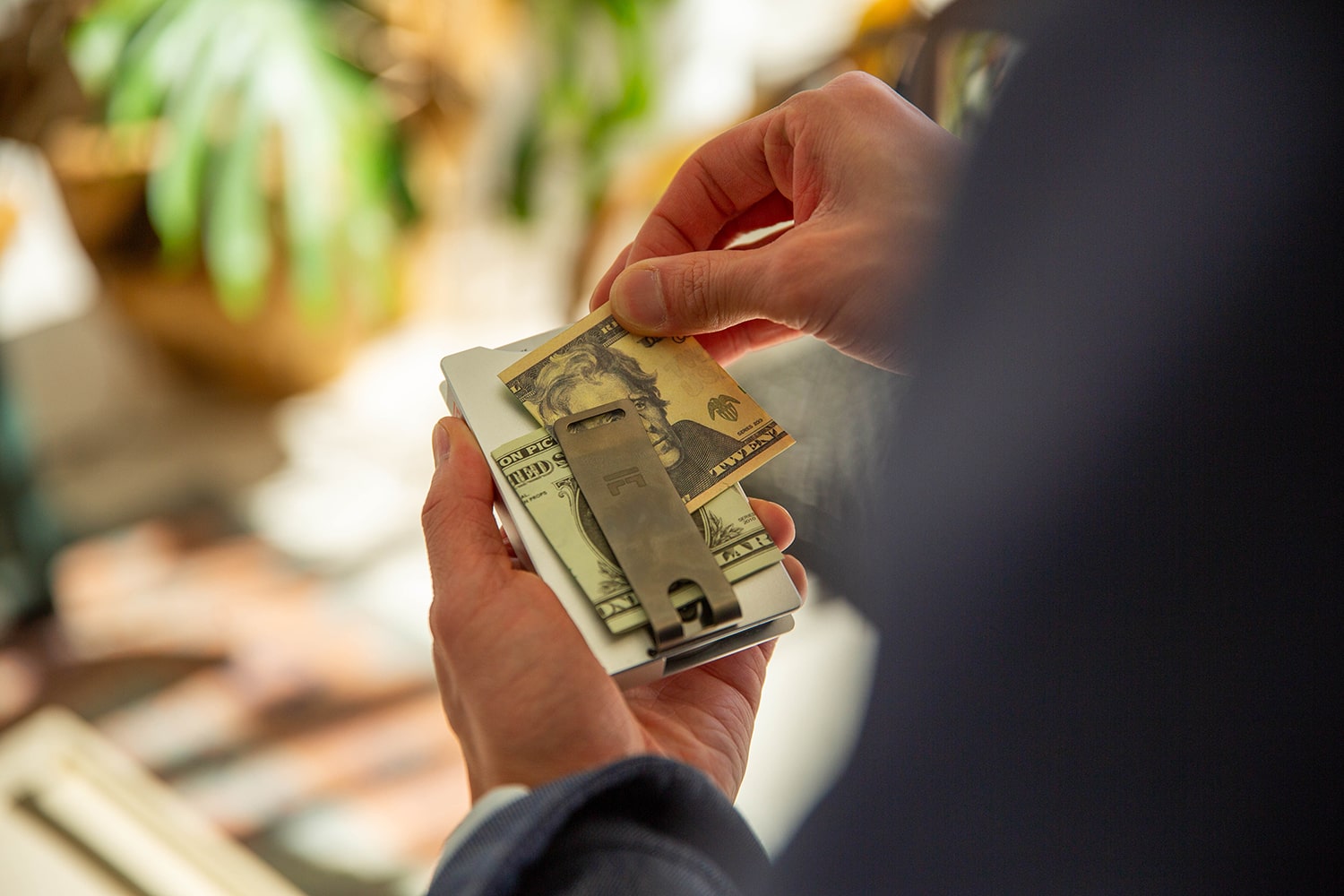 Shuffle metal wallet