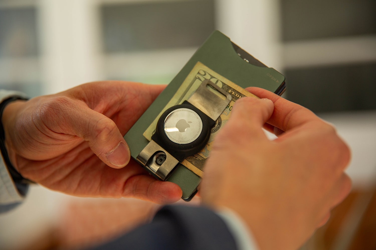 The 10 Best Money Clip Wallets for Style and Functionality