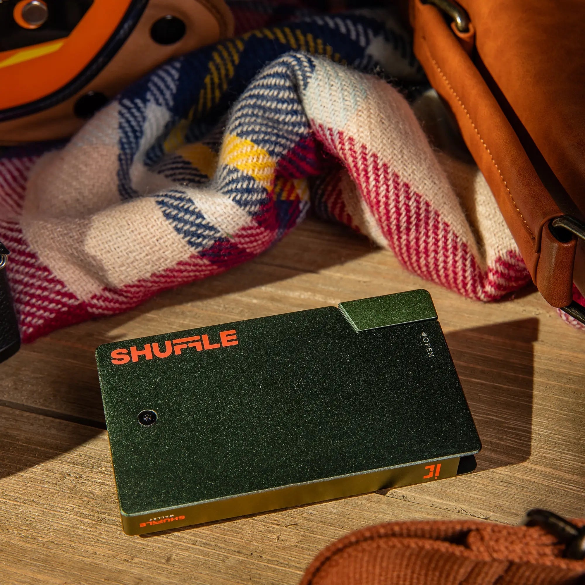 What are the benefits of aluminum wallets?